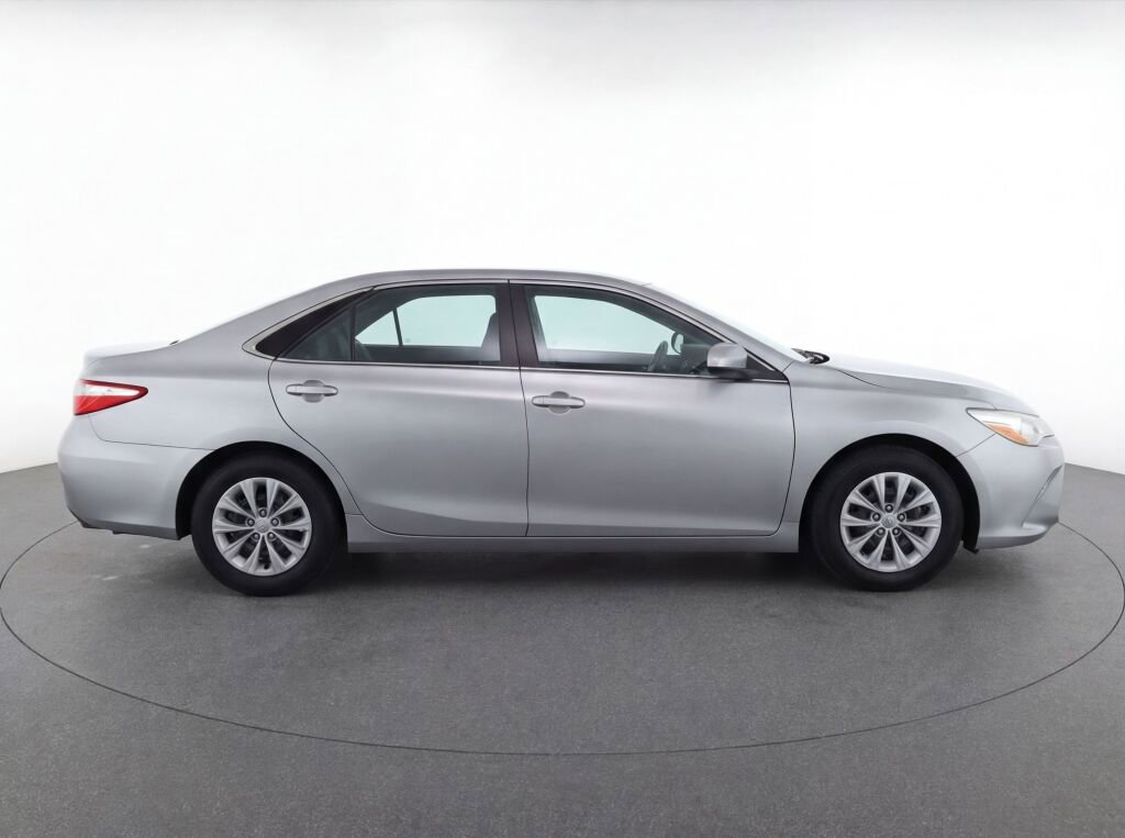 Used 2017 Toyota Camry LE image 40