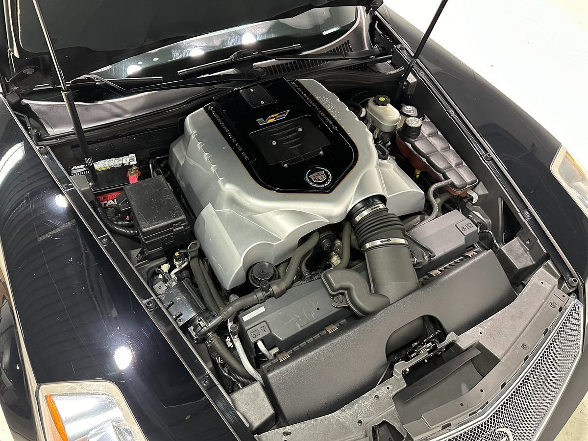 Used 2009 Cadillac XLR V RWD image 4
