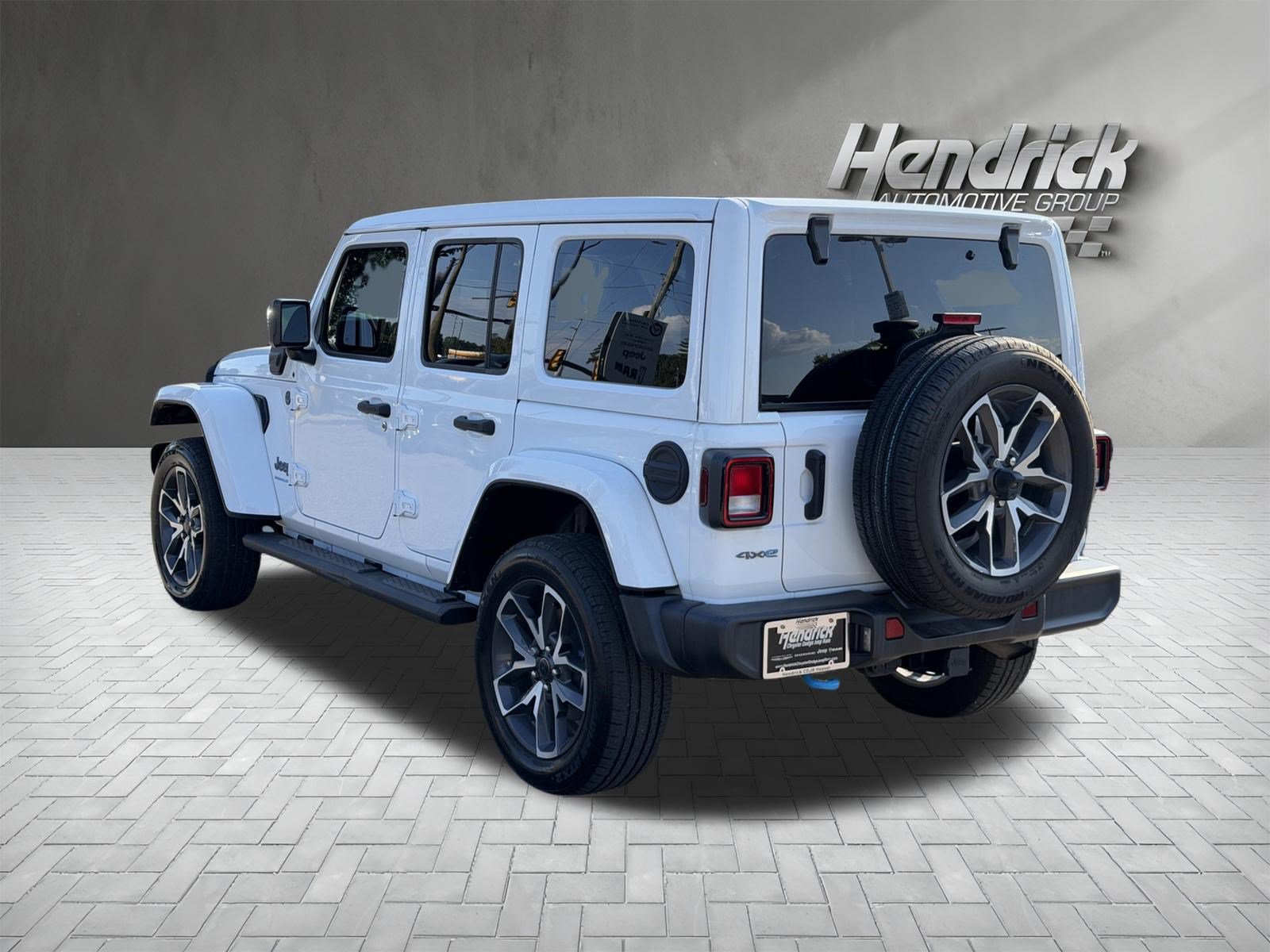 Used 2024 Jeep Wrangler Unlimited w/ Convenience Group AWD/4WD image 8