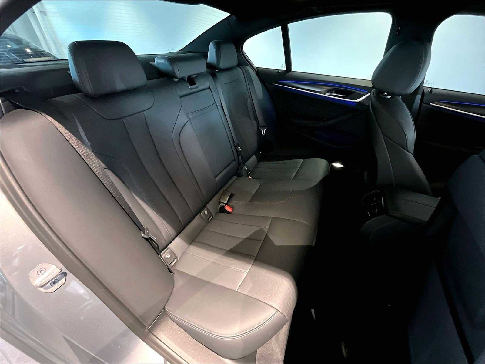Used 2023 BMW 540i w/ M Sport Package RWD image 32