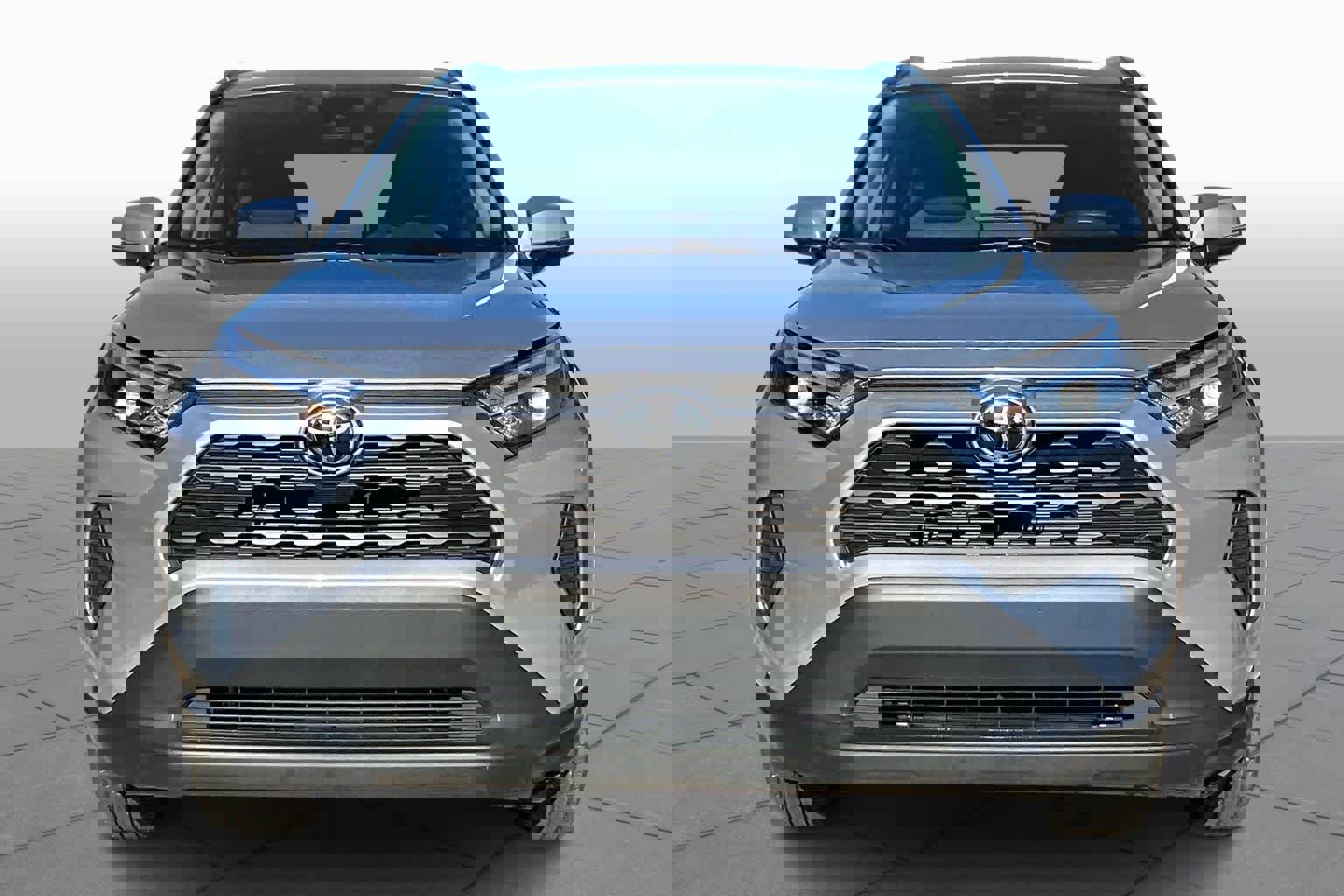 Used 2025 Toyota RAV4 XLE image 4