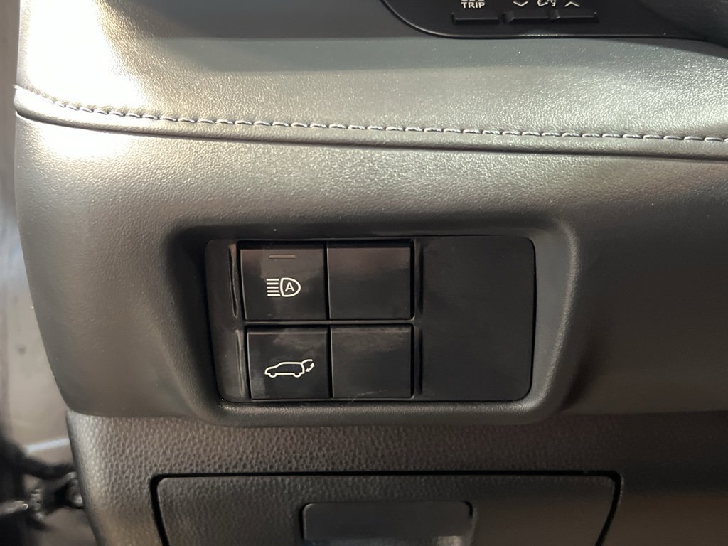 Used 2020 Toyota Highlander XLE image 13