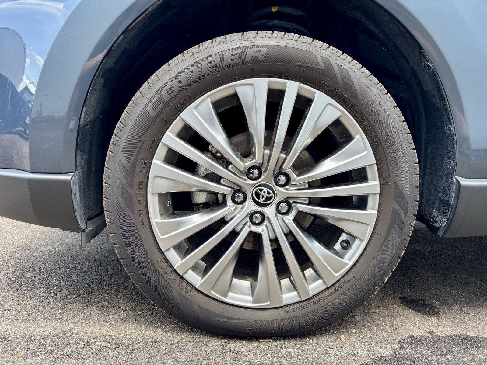 Used 2022 Toyota Venza Limited AWD/4WD image 15
