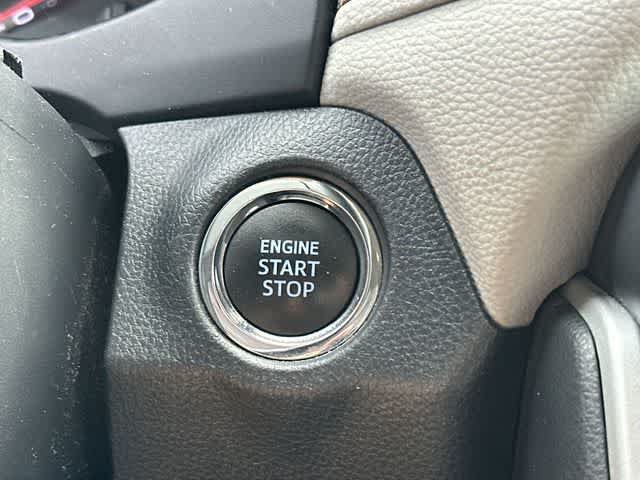Used 2021 Toyota RAV4 XLE AWD/4WD image 10