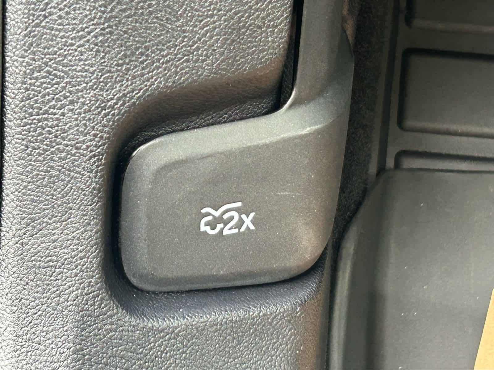 Used 2025 Lincoln Corsair Grand Touring image 25