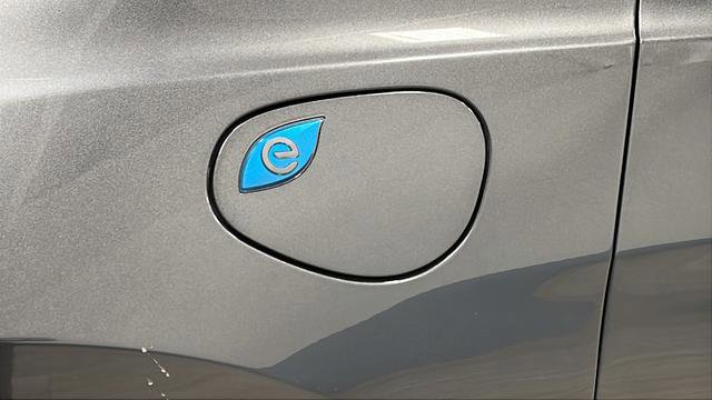 Used 2023 Chrysler Pacifica Limited w/ Uconnect Theater Family Group FWD image 36