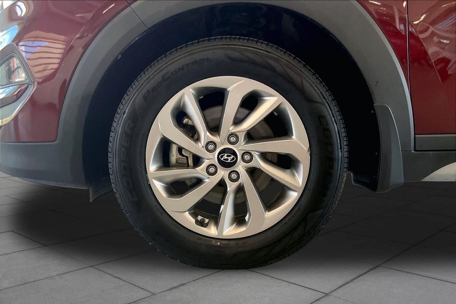 Used 2017 Hyundai Tucson SE Plus AWD/4WD image 11