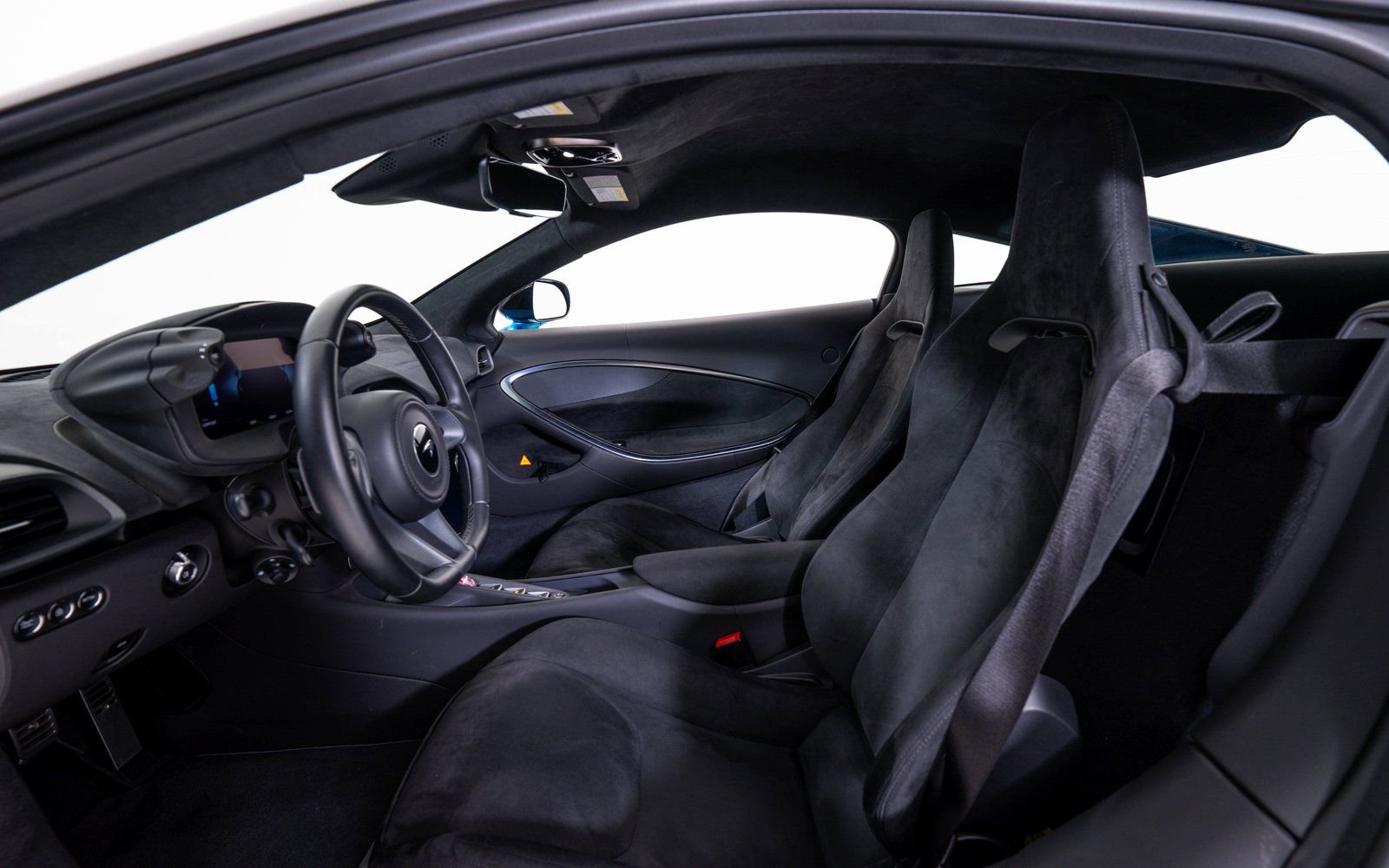 Used 2024 McLaren Artura image 17