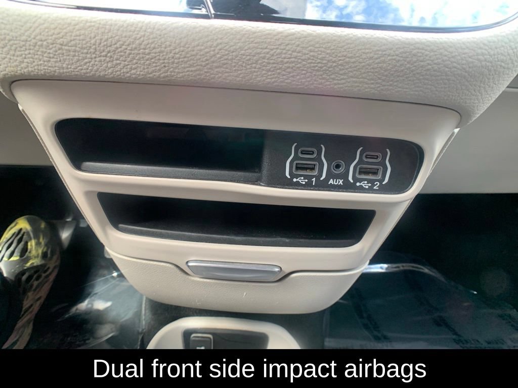 Used 2023 Chrysler Pacifica Touring-L FWD image 22