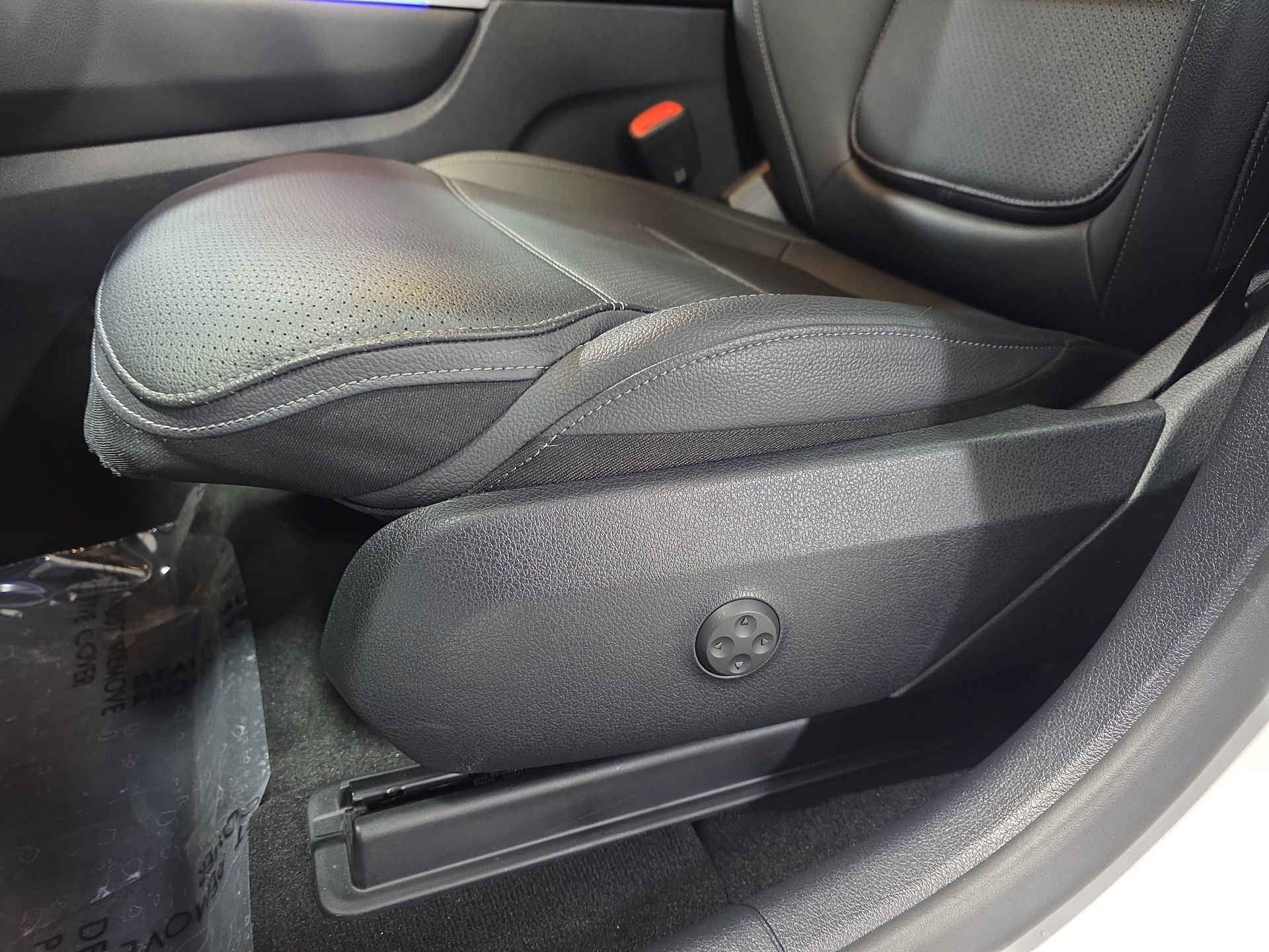 Certified 2025 Mercedes-Benz GLC 300 4MATIC image 28