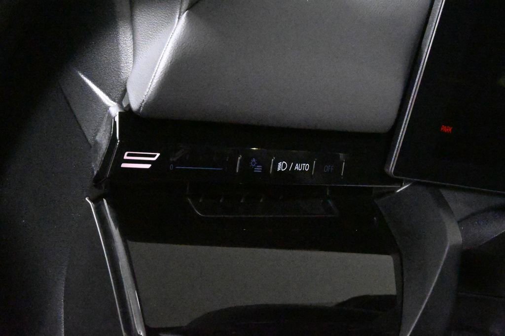 Used 2026 BMW 530i xDrive w/ Premium Package image 26