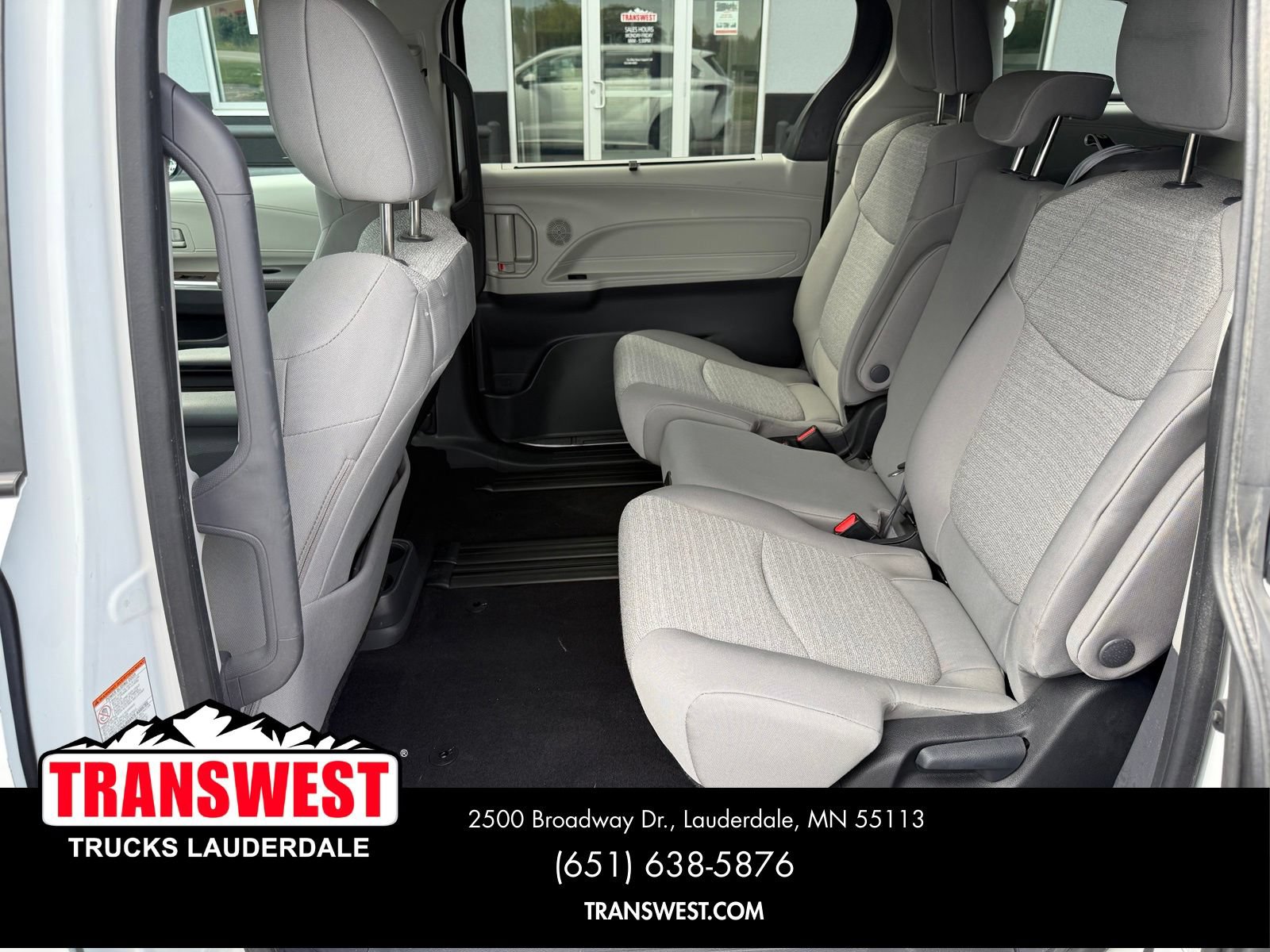 Used 2024 Toyota Sienna LE AWD/4WD image 11
