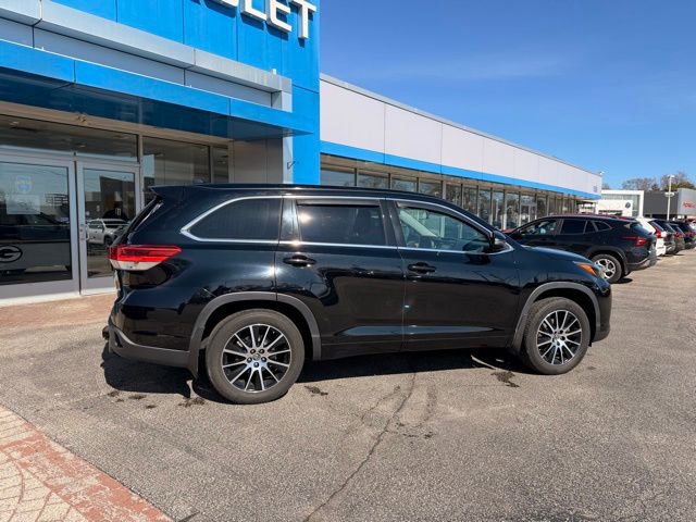 Used 2018 Toyota Highlander SE image 8