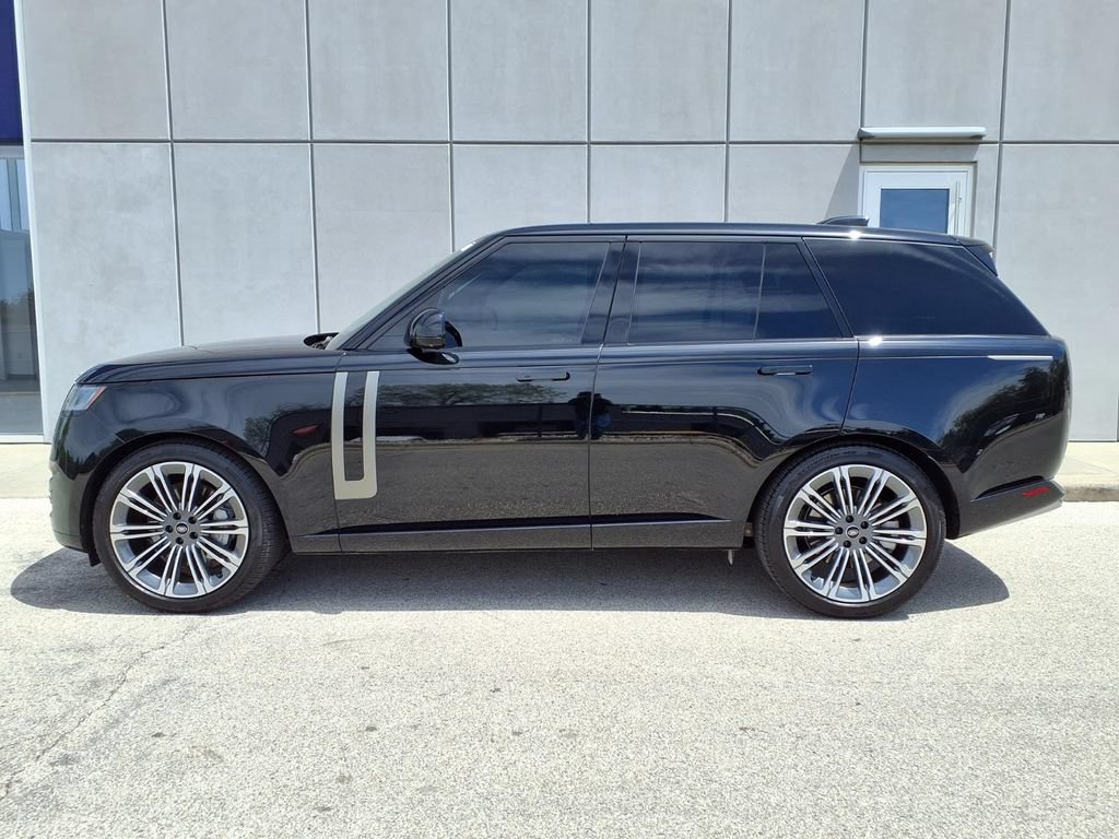 Certified 2025 Land Rover Range Rover SE AWD/4WD image 3