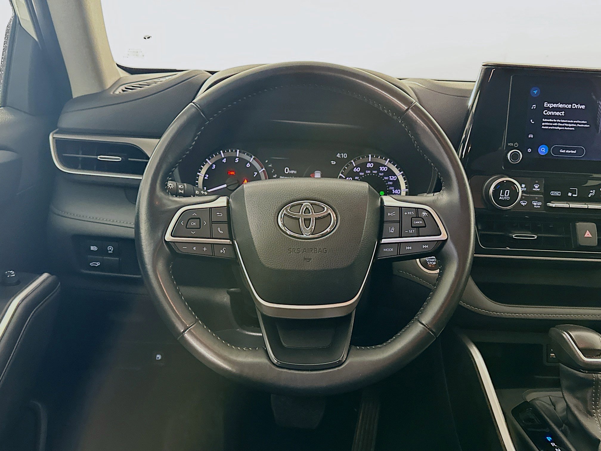 Used 2024 Toyota Highlander LE image 18