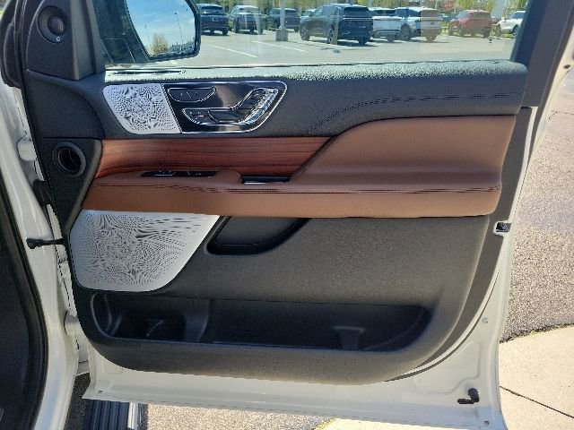 Certified 2023 Lincoln Navigator L Reserve AWD/4WD image 26