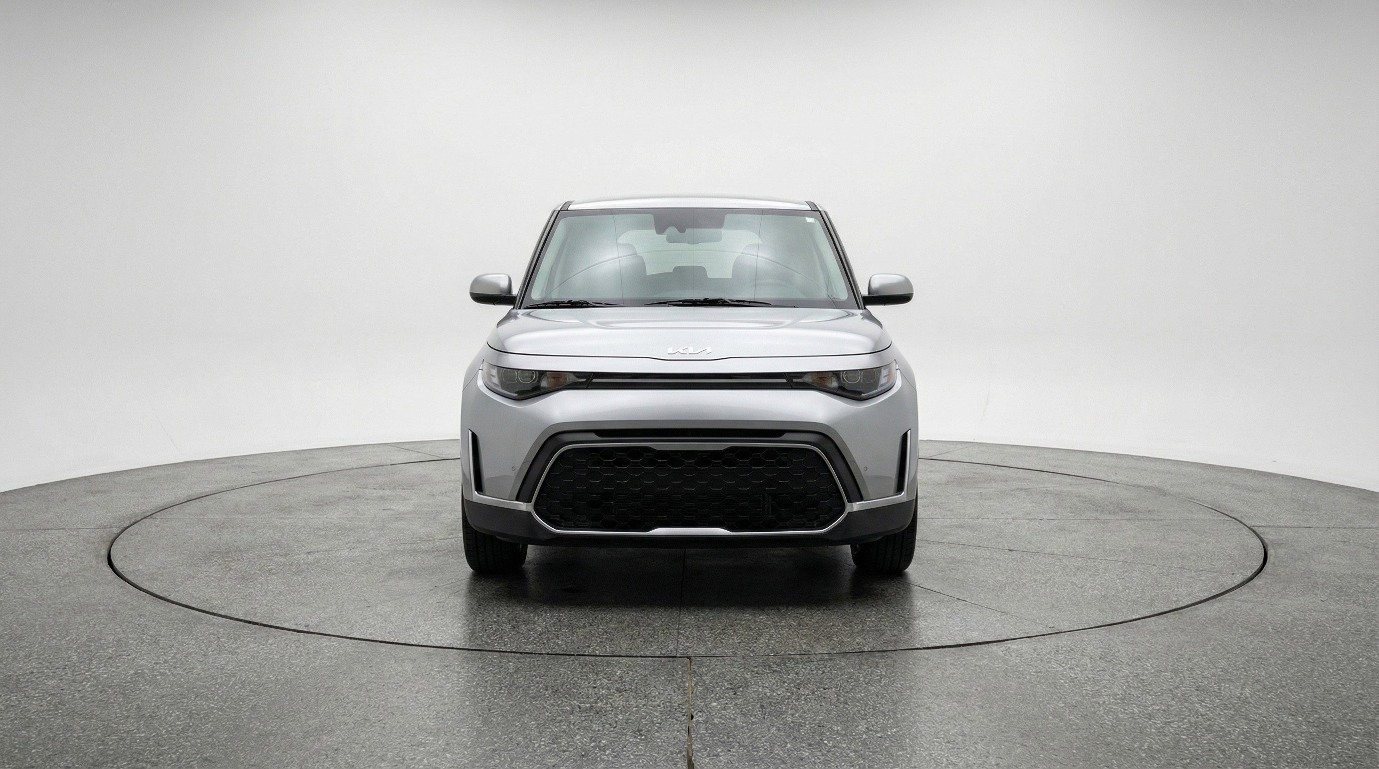 Used 2025 Kia Soul LX w/ LX Technology Package FWD image 2
