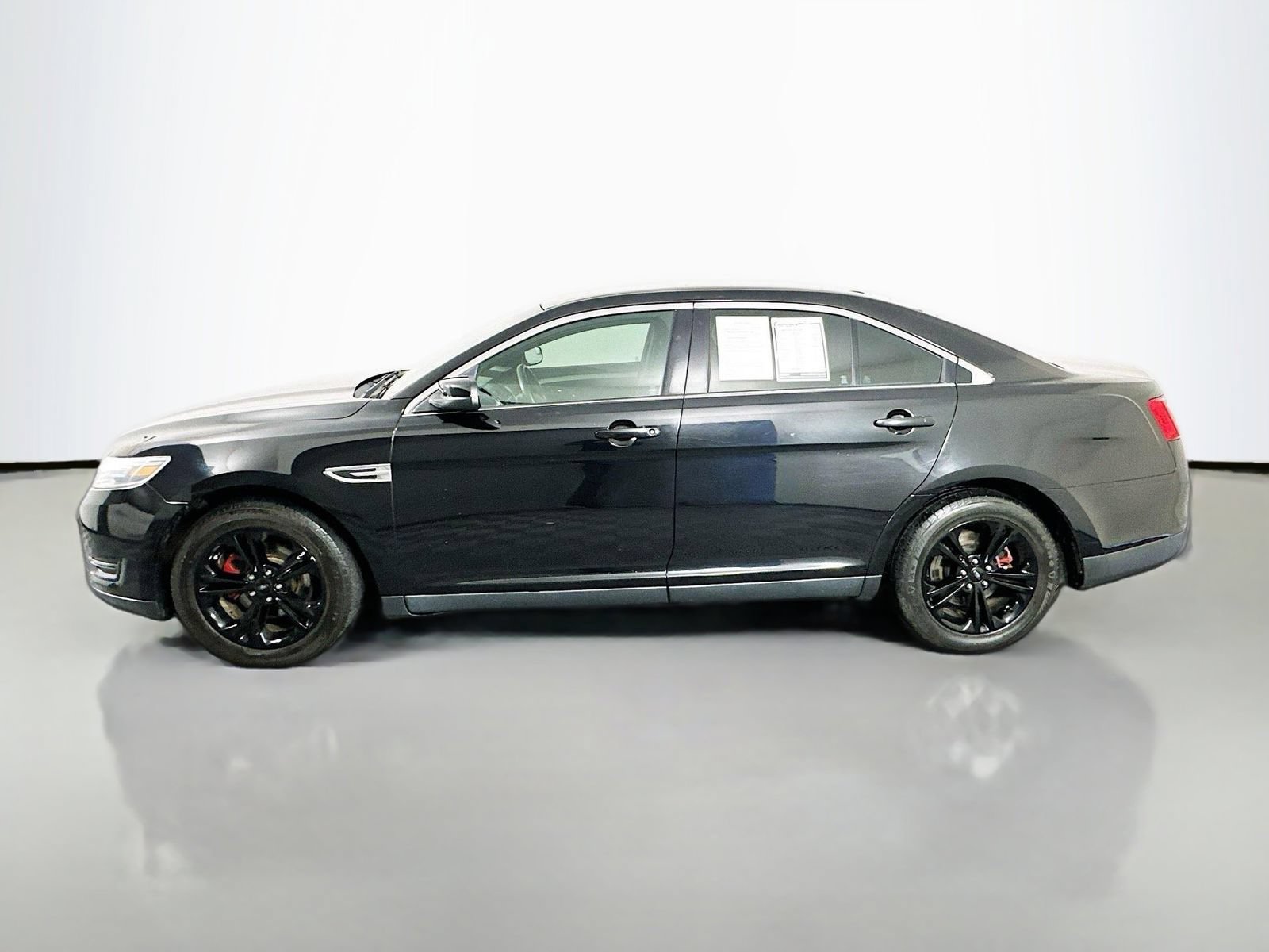 Used 2016 Ford Taurus SEL FWD image 4