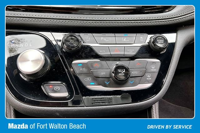 Used 2025 Chrysler Pacifica Limited image 24