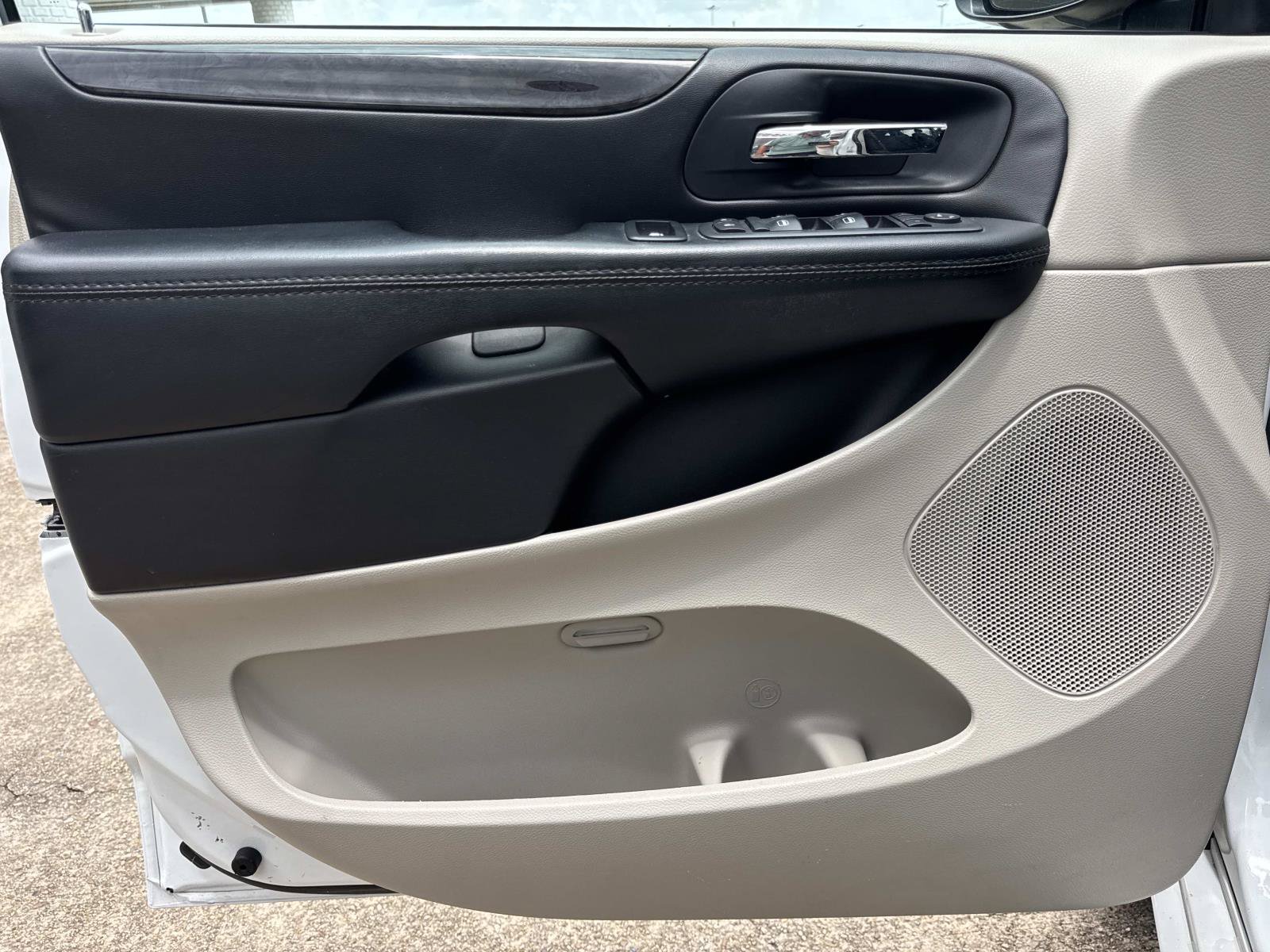 Used 2020 Dodge Grand Caravan SE w/ UConnect Hands-Free Group FWD image 18