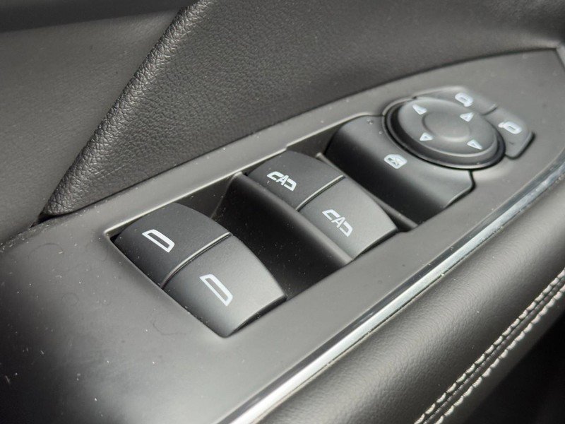 Used 2023 Buick Envision Essence image 23