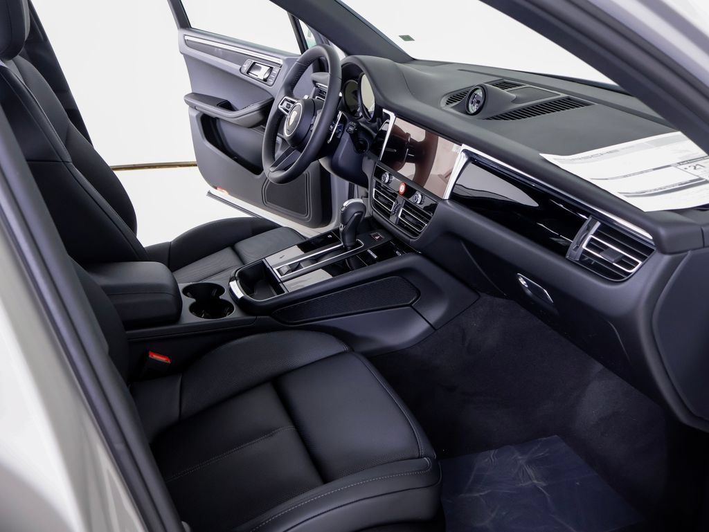 New 2026 Porsche Macan AWD/4WD image 9