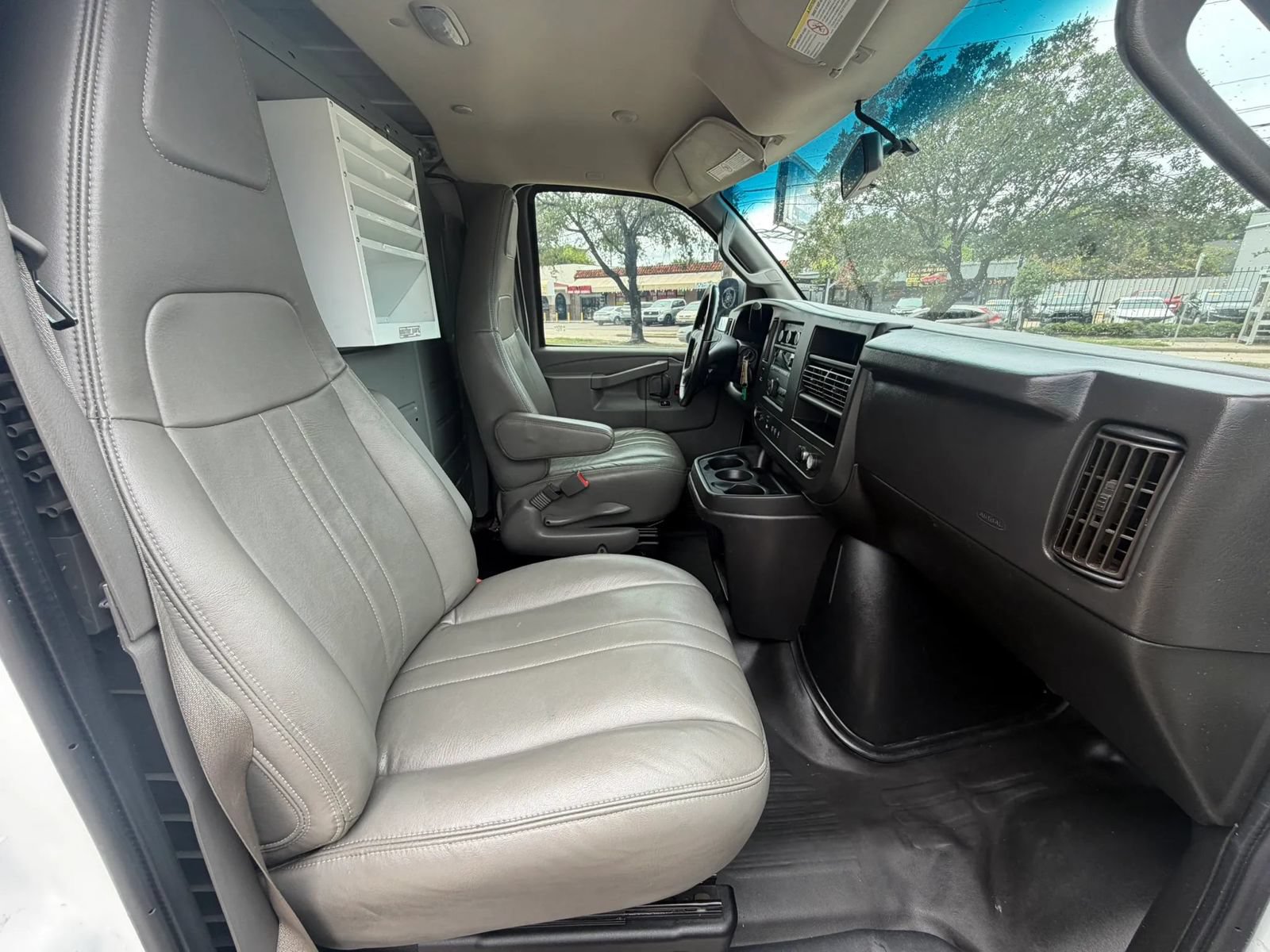 Used 2022 Chevrolet Express 3500 Extended w/ Driver Convenience Package RWD image 11