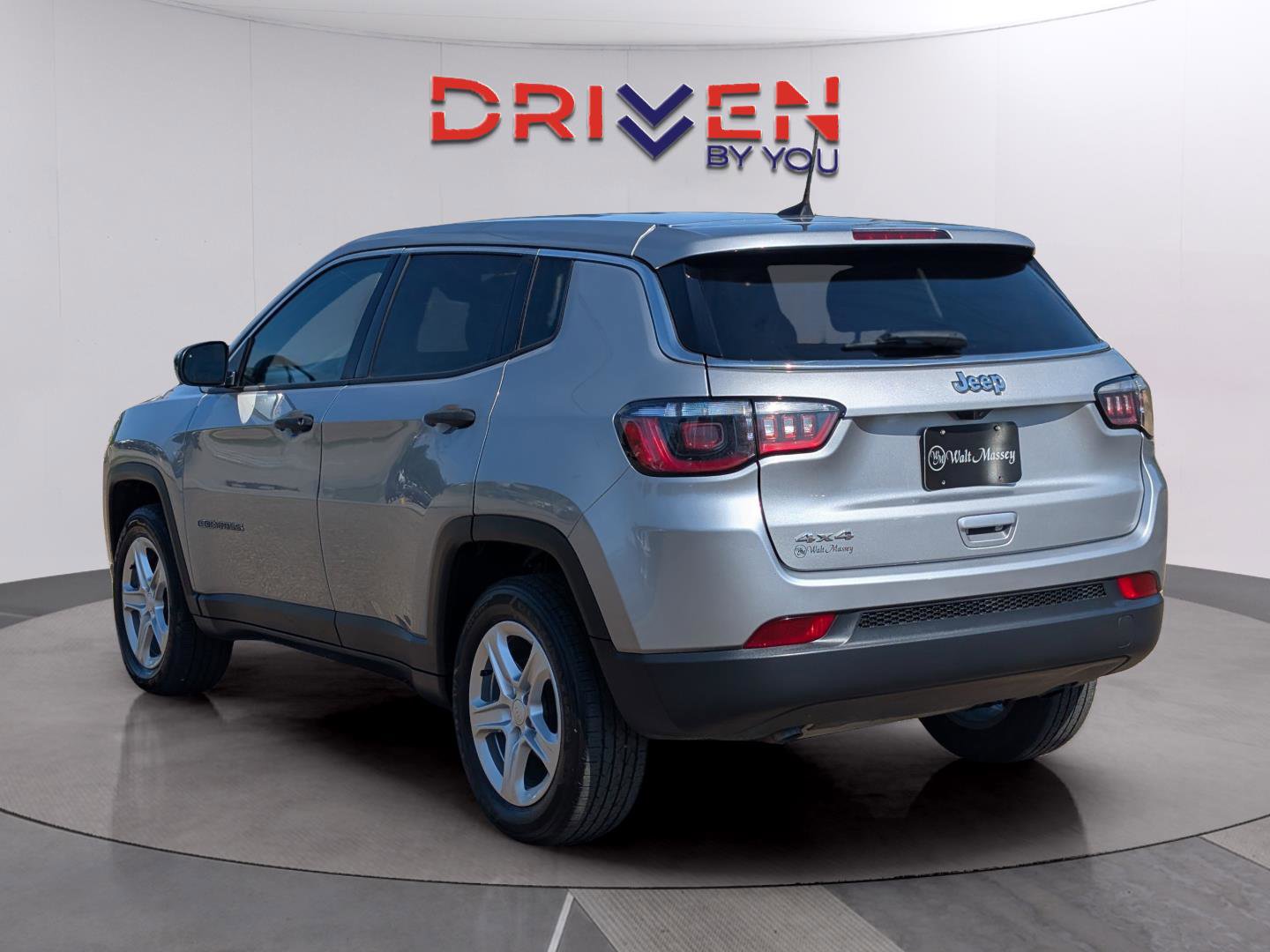 Used 2023 Jeep Compass Sport AWD/4WD image 3