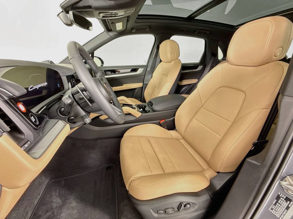 New 2026 Porsche Cayenne AWD/4WD image 5