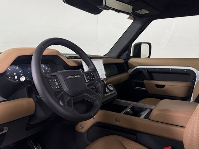 Used 2025 Land Rover Defender 110 V8 AWD/4WD image 5