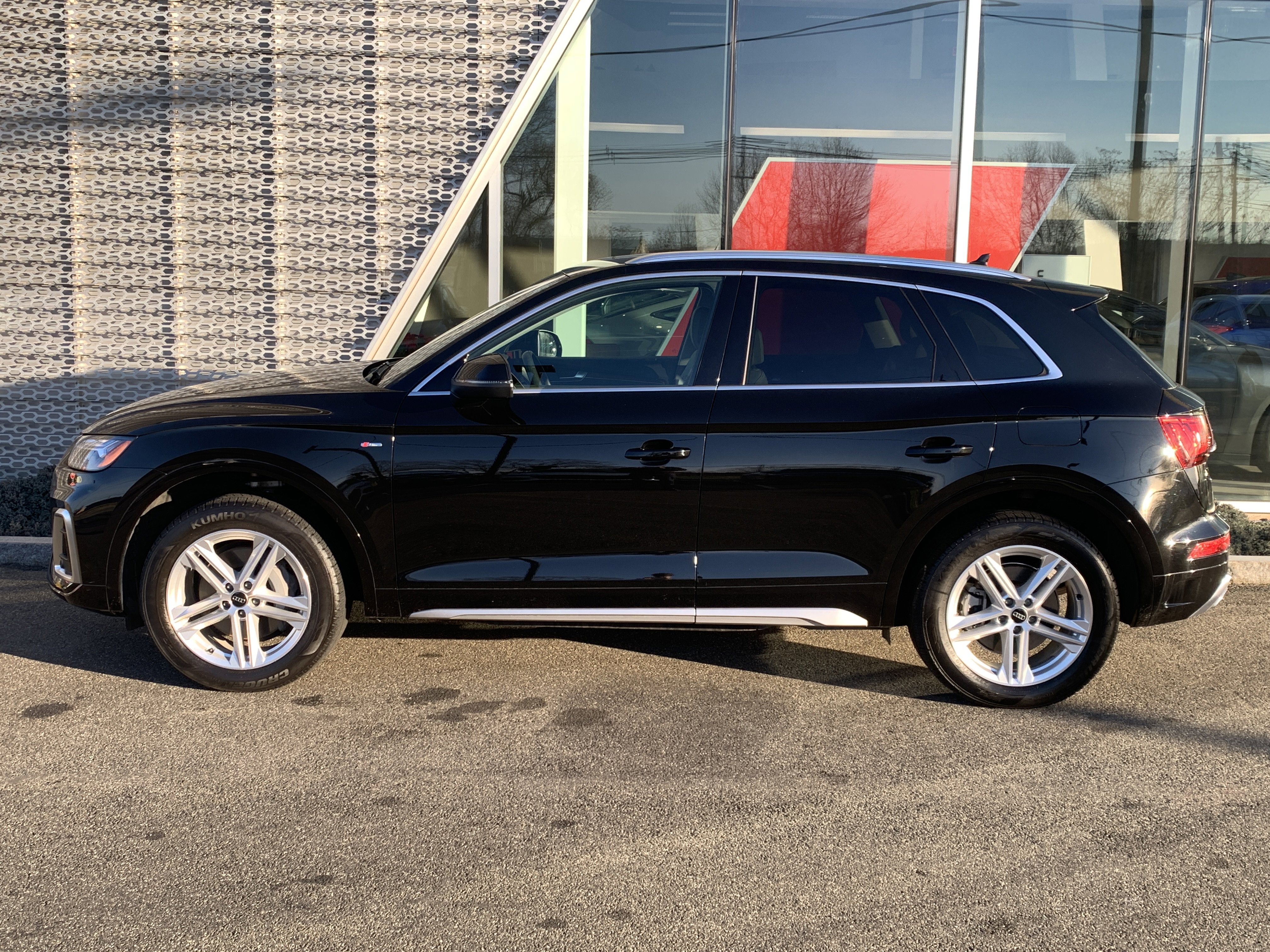 Certified 2022 Audi Q5 e Premium Plus w/ Premium Plus Package image 2