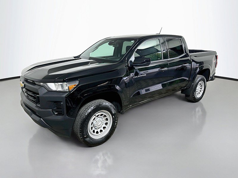 Used 2024 Chevrolet Colorado W/T w/ WT Convenience Package II AWD/4WD image 3