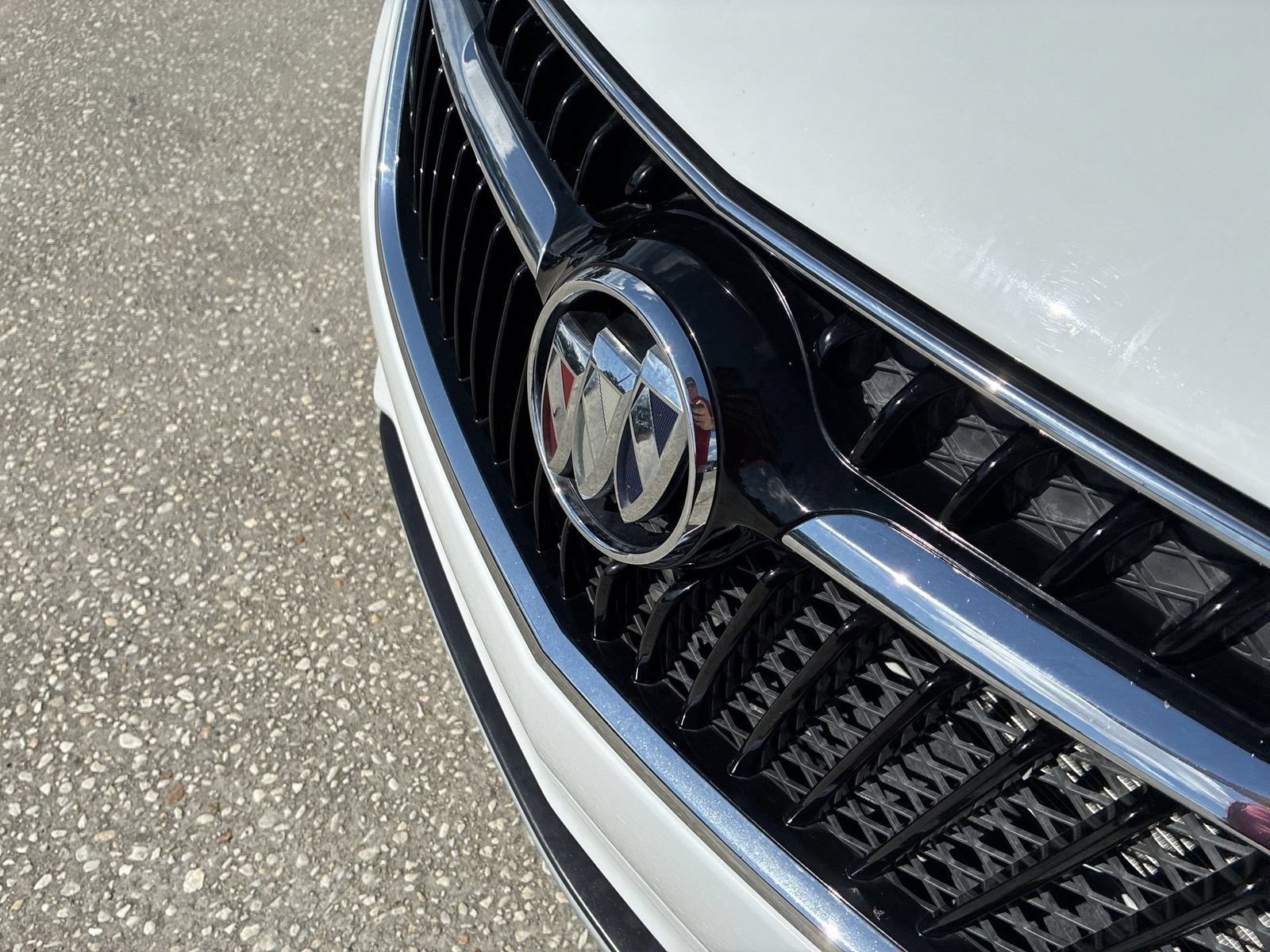 Certified 2019 Buick Encore Essence FWD image 28