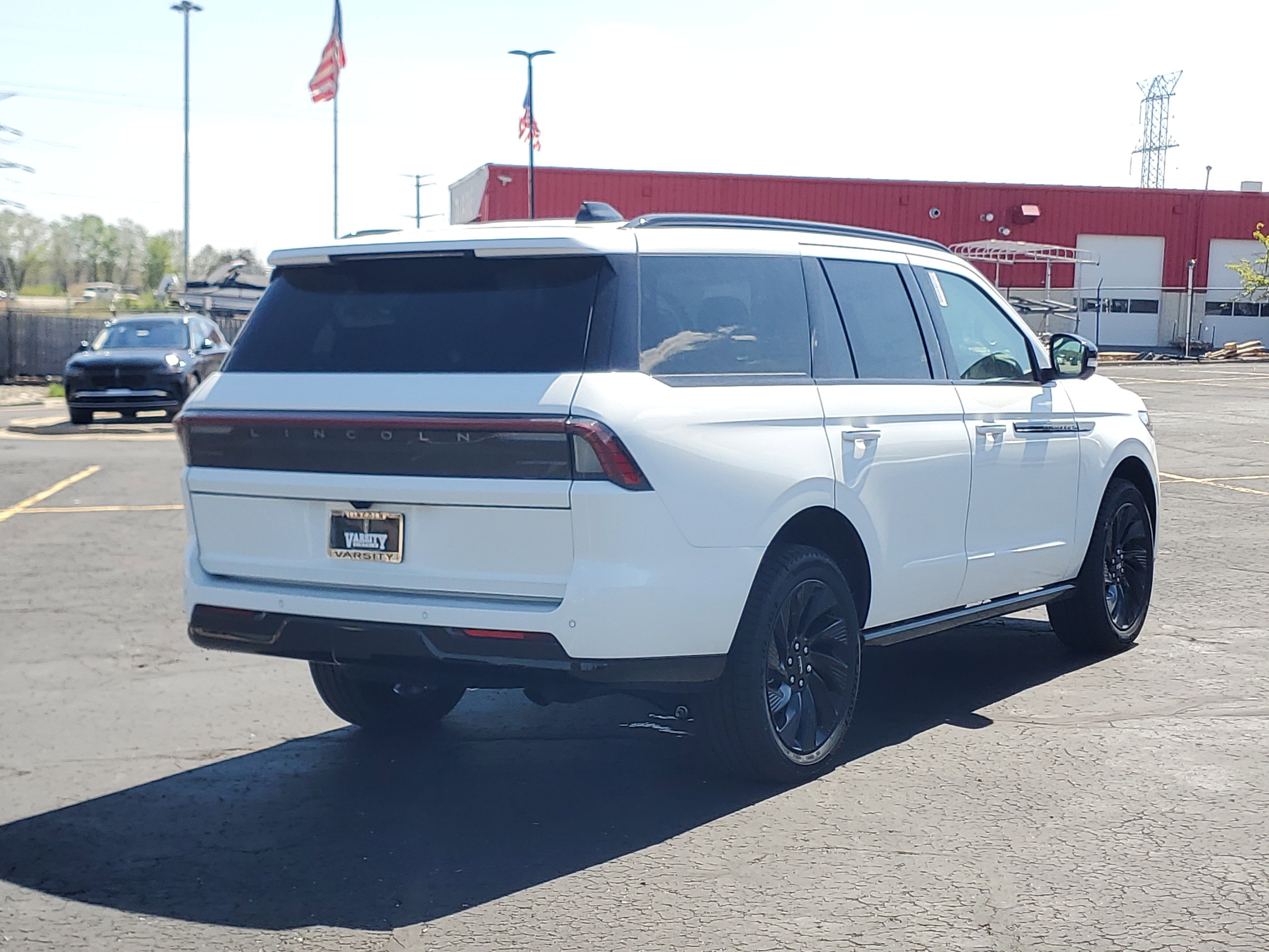 New 2026 Lincoln Navigator Reserve AWD/4WD image 4