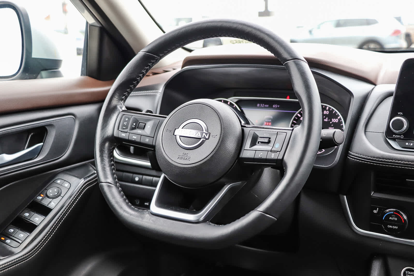 Used 2023 Nissan Rogue SV w/ SV Premium B Package FWD image 15