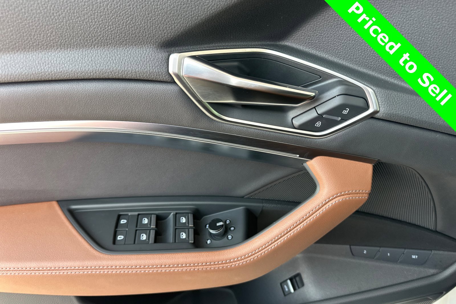 Used 2024 Audi Q8 e-tron Premium image 12