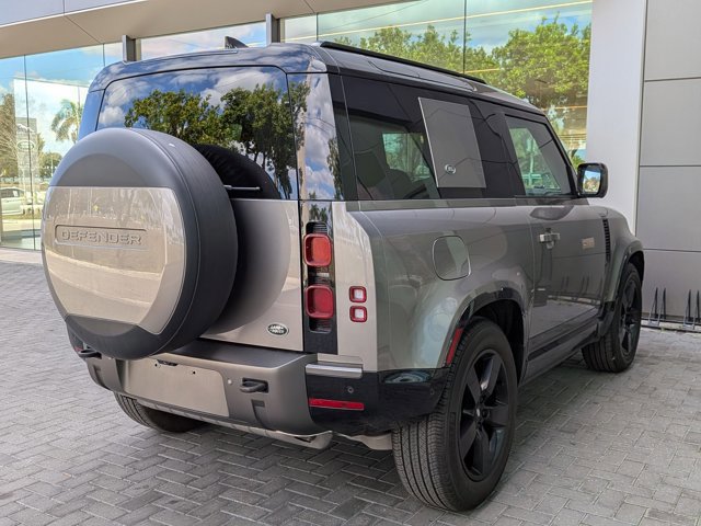 Used 2023 Land Rover Defender 90 X-Dynamic SE image 5