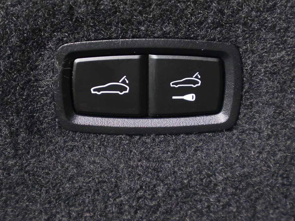 Used 2023 Porsche Taycan GTS image 18