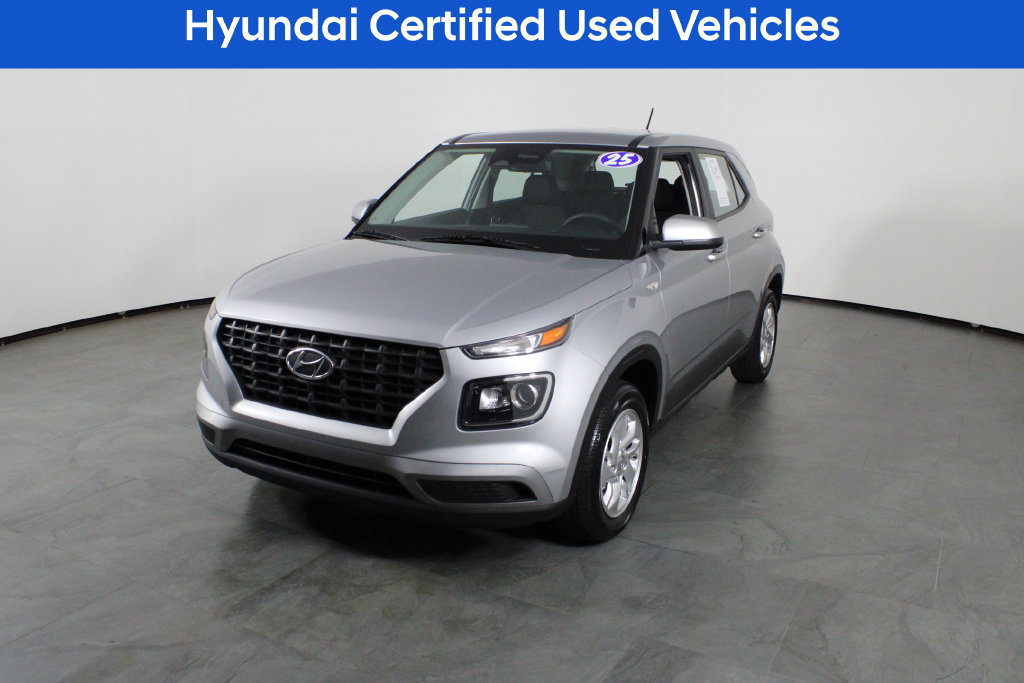 Certified 2025 Hyundai Venue SE FWD image 2