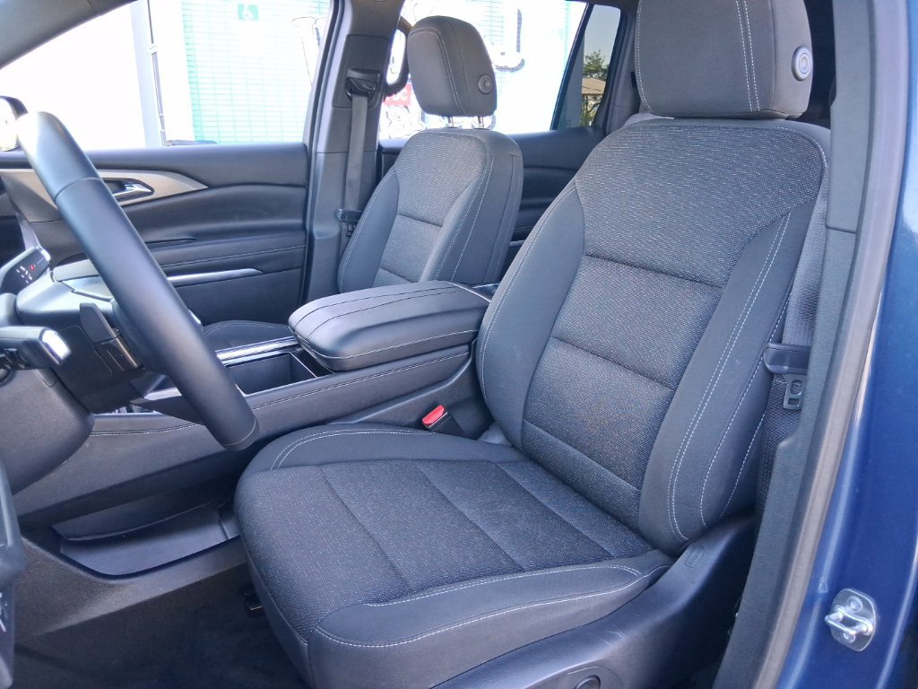 Used 2025 Chevrolet Traverse LT FWD image 9