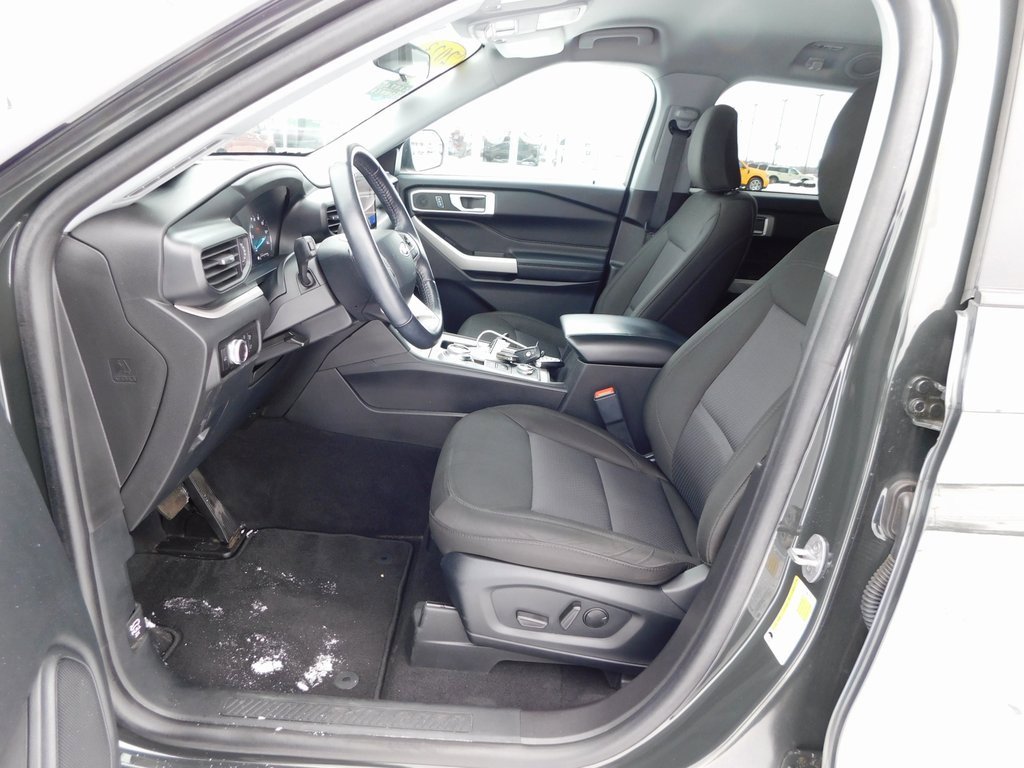 Used 2023 Ford Explorer XLT image 12