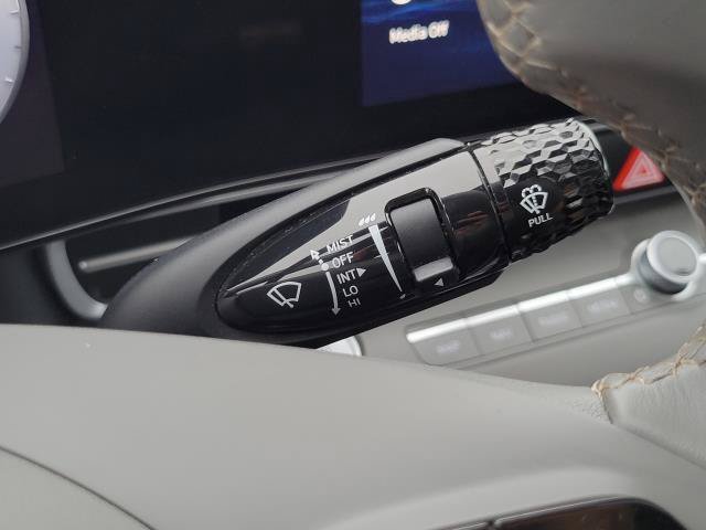 Used 2025 Hyundai Elantra SEL FWD image 19