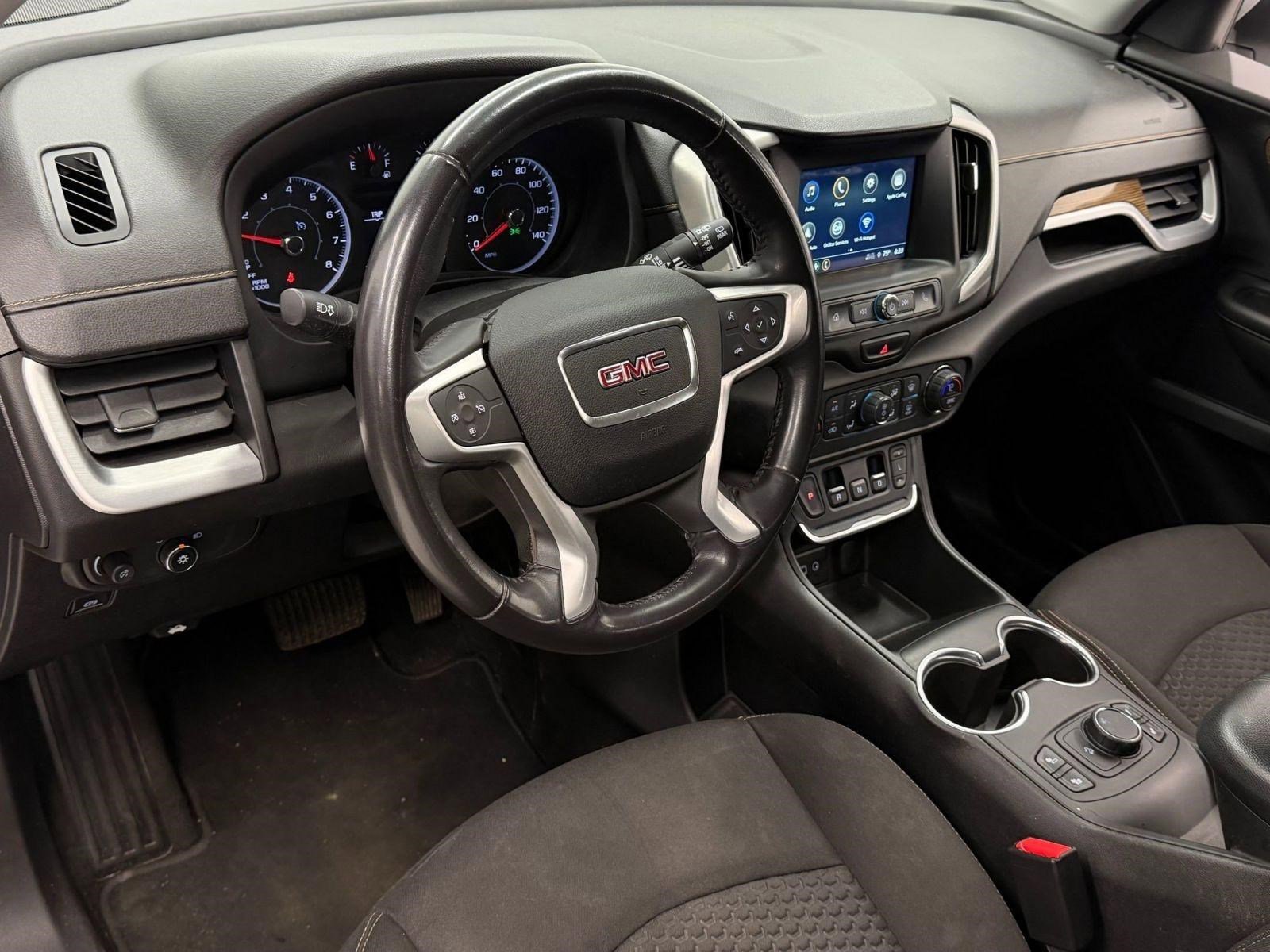 Used 2018 GMC Terrain SLE w/ Driver Convenience Package image 3