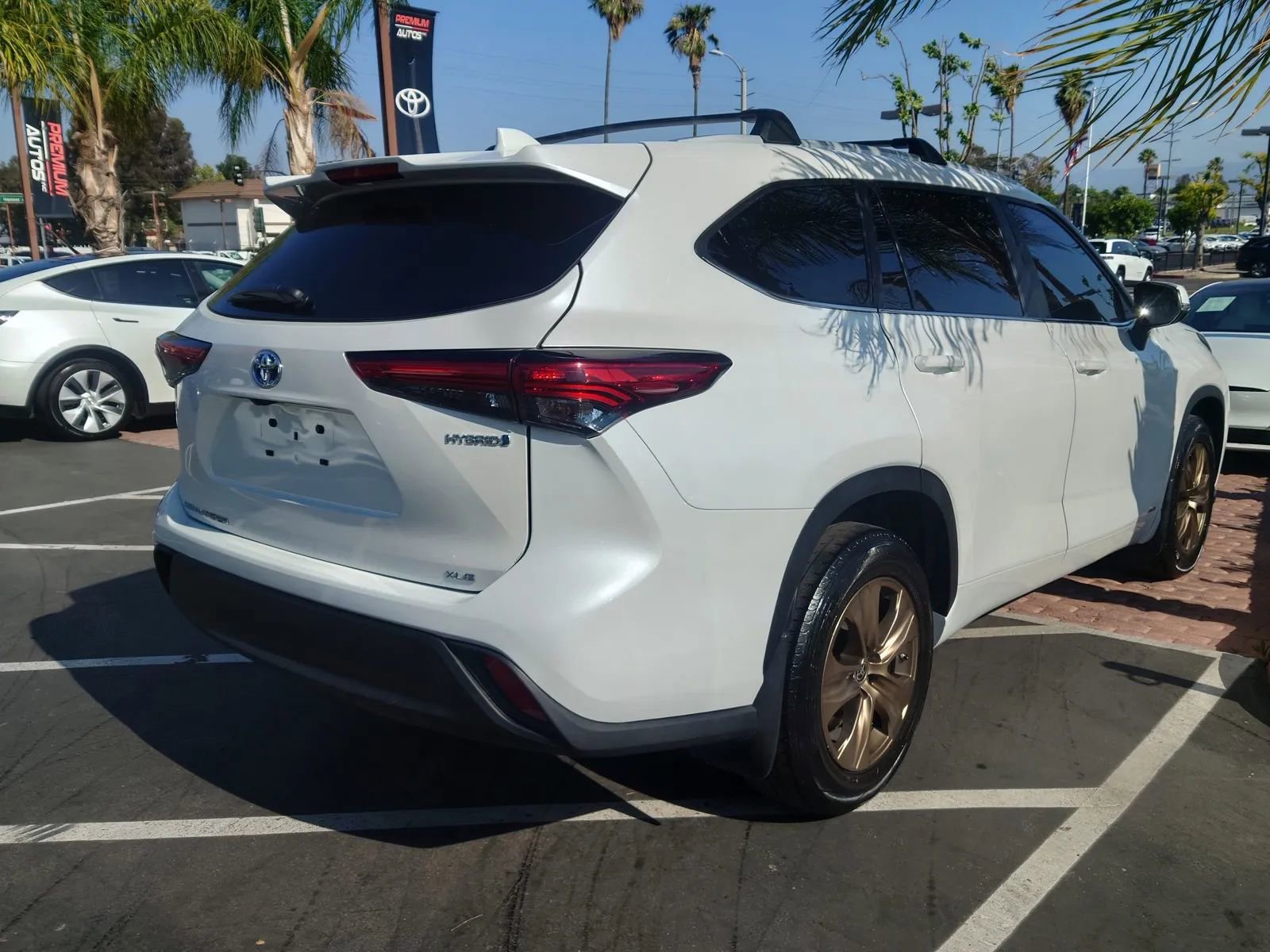 Used 2023 Toyota Highlander Bronze Edition image 4