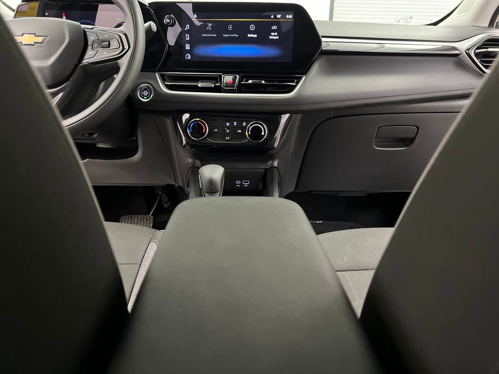 Used 2025 Chevrolet TrailBlazer LT AWD/4WD image 35