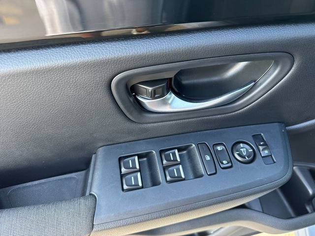Used 2025 Honda Pilot Sport image 12