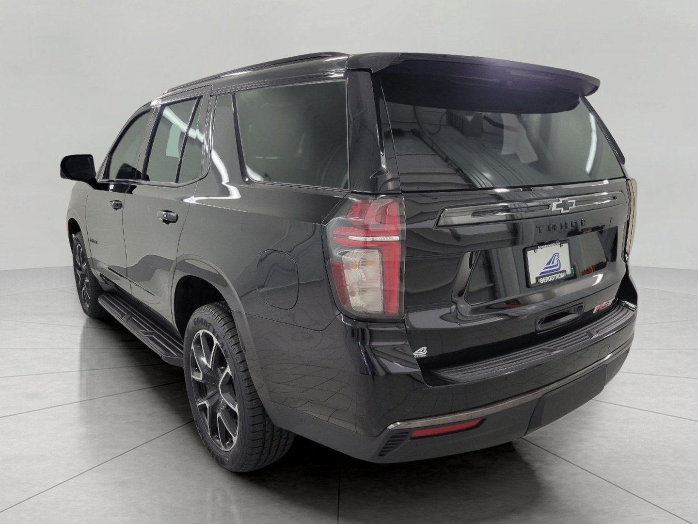 Used 2021 Chevrolet Tahoe RST w/ Luxury Package AWD/4WD image 21