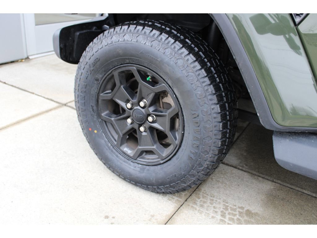 Certified 2021 Jeep Gladiator Willys image 12