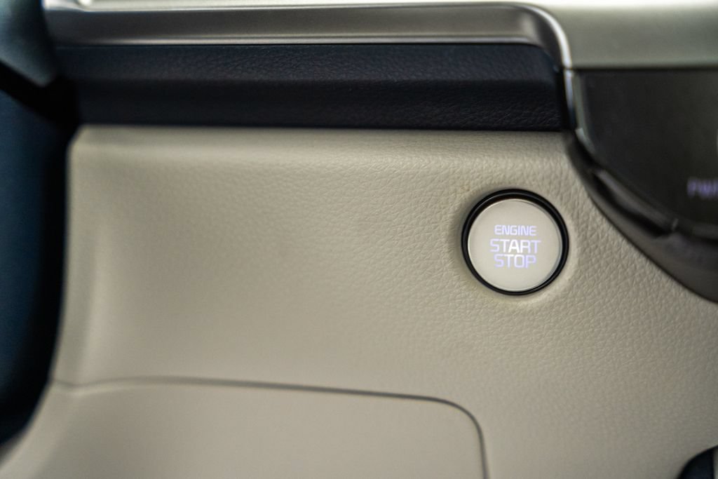 Used 2025 Kia Carnival SX FWD image 28