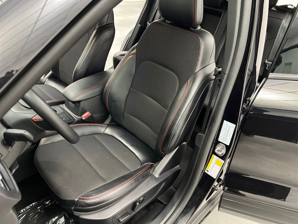 Used 2025 Ford Escape ST-Line image 9